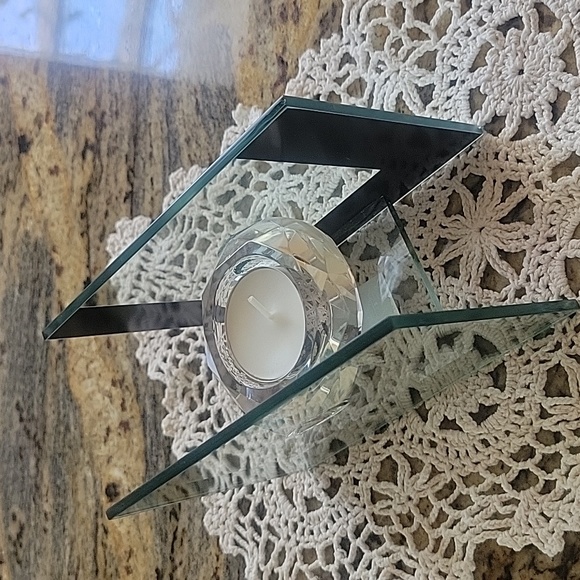 Beautiful glass tea candle holder NWOT - Picture 3 of 8